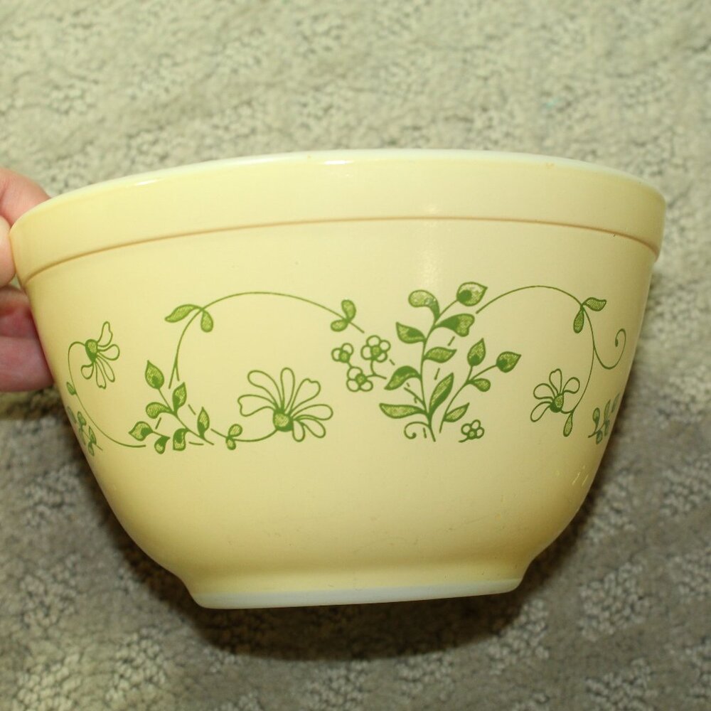 Pyrex Vintage Shenendoah Small Mixing Bowl 401